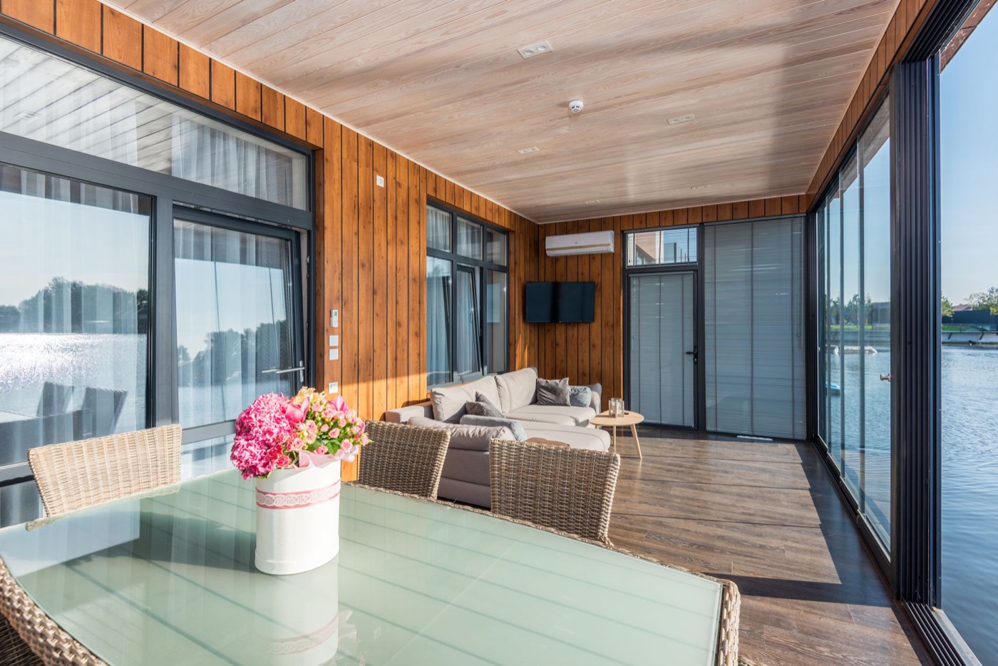 Sunrooms & Three-Season Rooms